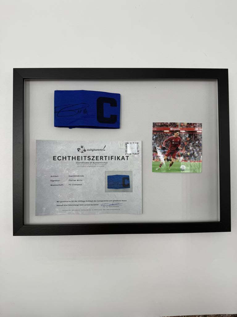 Kapitänsbinde Florian Wirtz signiert im Rahmen FC Liverpool Autogramm COA