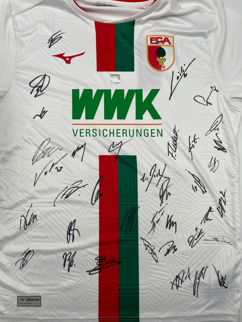 FC Augsburg Trikot 2023/2024 Teamsigniert COA Bundesliga L
