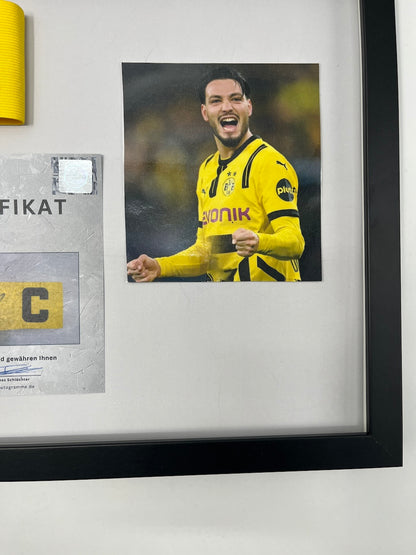 Kapitänsbinde Ramy Bensebaini signiert im Rahmen Borussia Dortmund COA