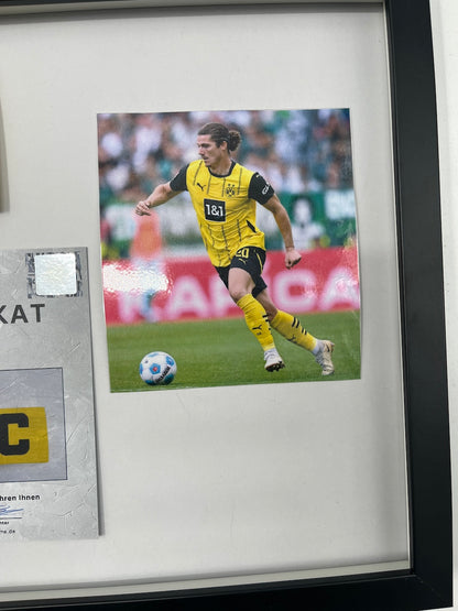 Kapitänsbinde Marcel Sabitzer signiert im Rahmen Borussia Dortmund COA