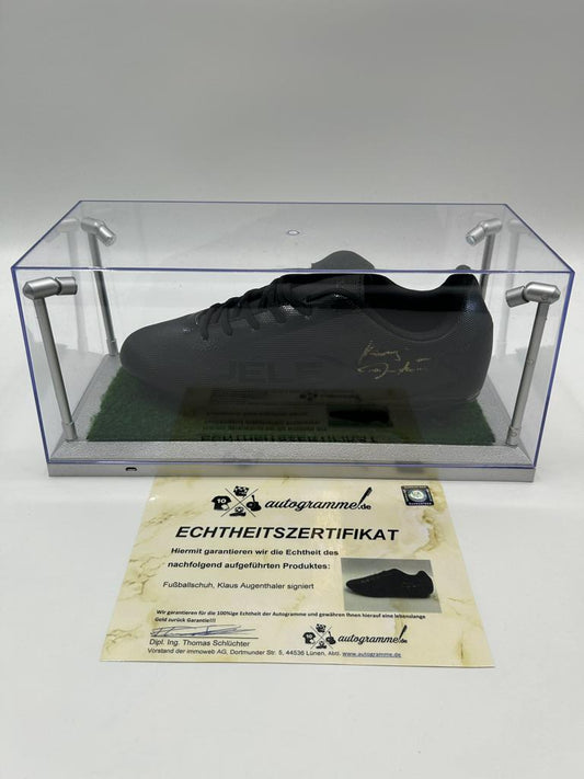 Fußballschuh Klaus Augenthaler signiert in Vitrine + Beleuchtung Bayern München DFB