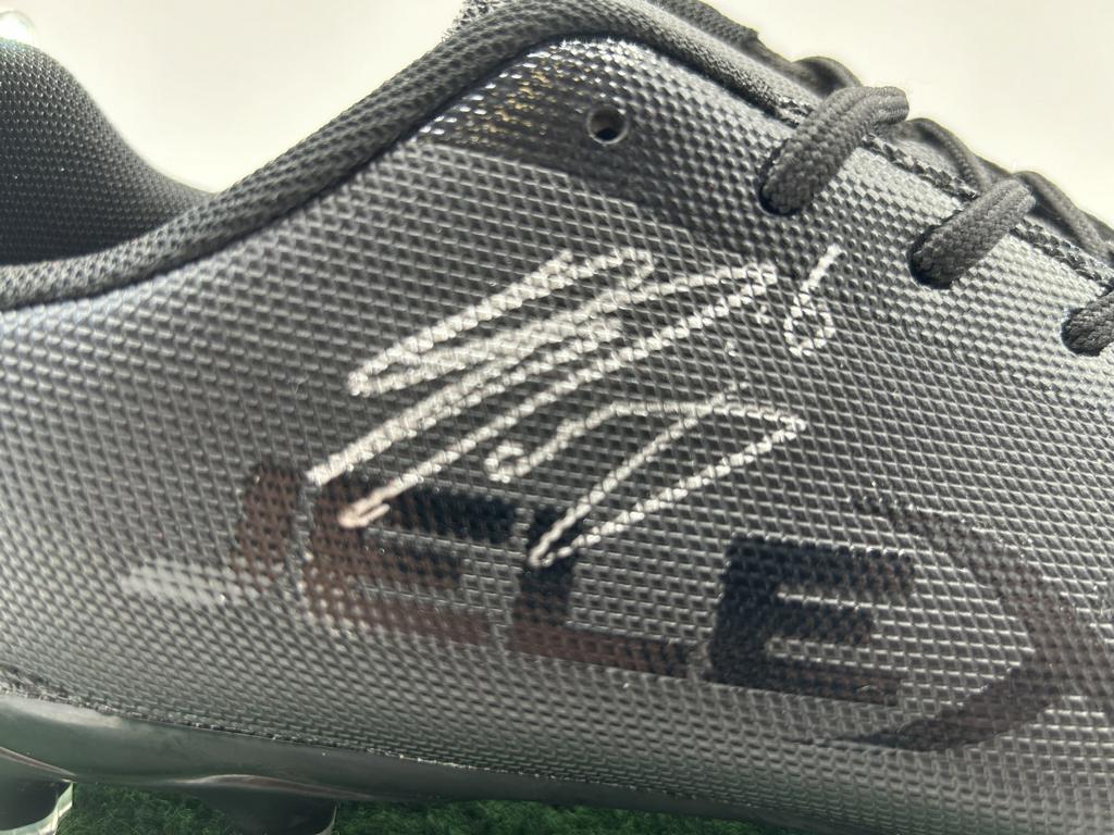 Fußballschuh Stefan de Vrij signiert in Vitrine + Beleuchtung Inter Mailand Serie A