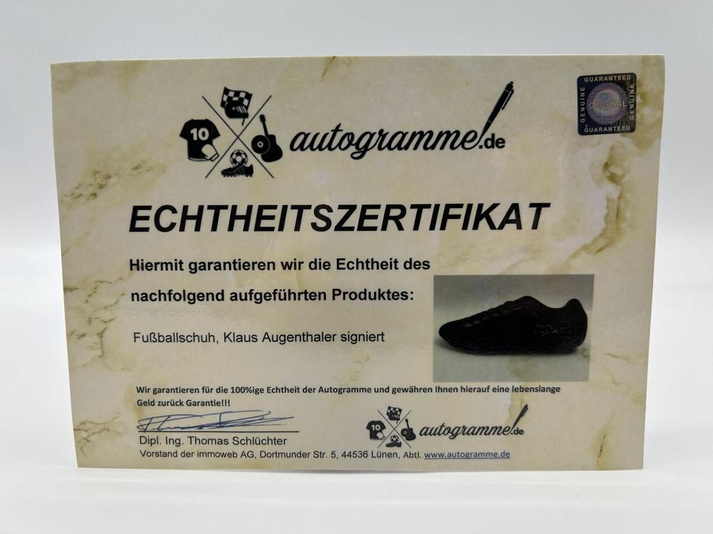 Fußballschuh Klaus Augenthaler signiert in Vitrine + Beleuchtung Bayern München DFB