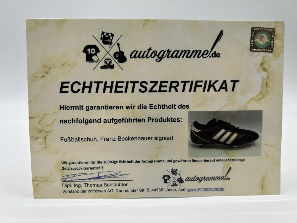 Fußballschuh Franz Beckenbauer signiert in Vitrine + Beleuchtung Bayern München DFB