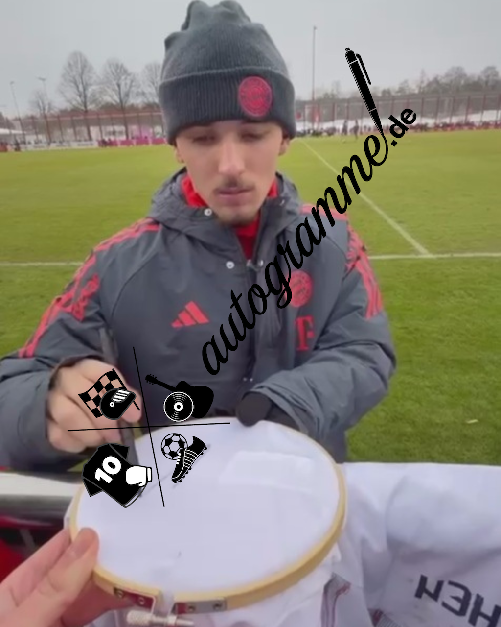 Bayern München Trikot Lennart Karl signiert Autogramm Adidas COA L