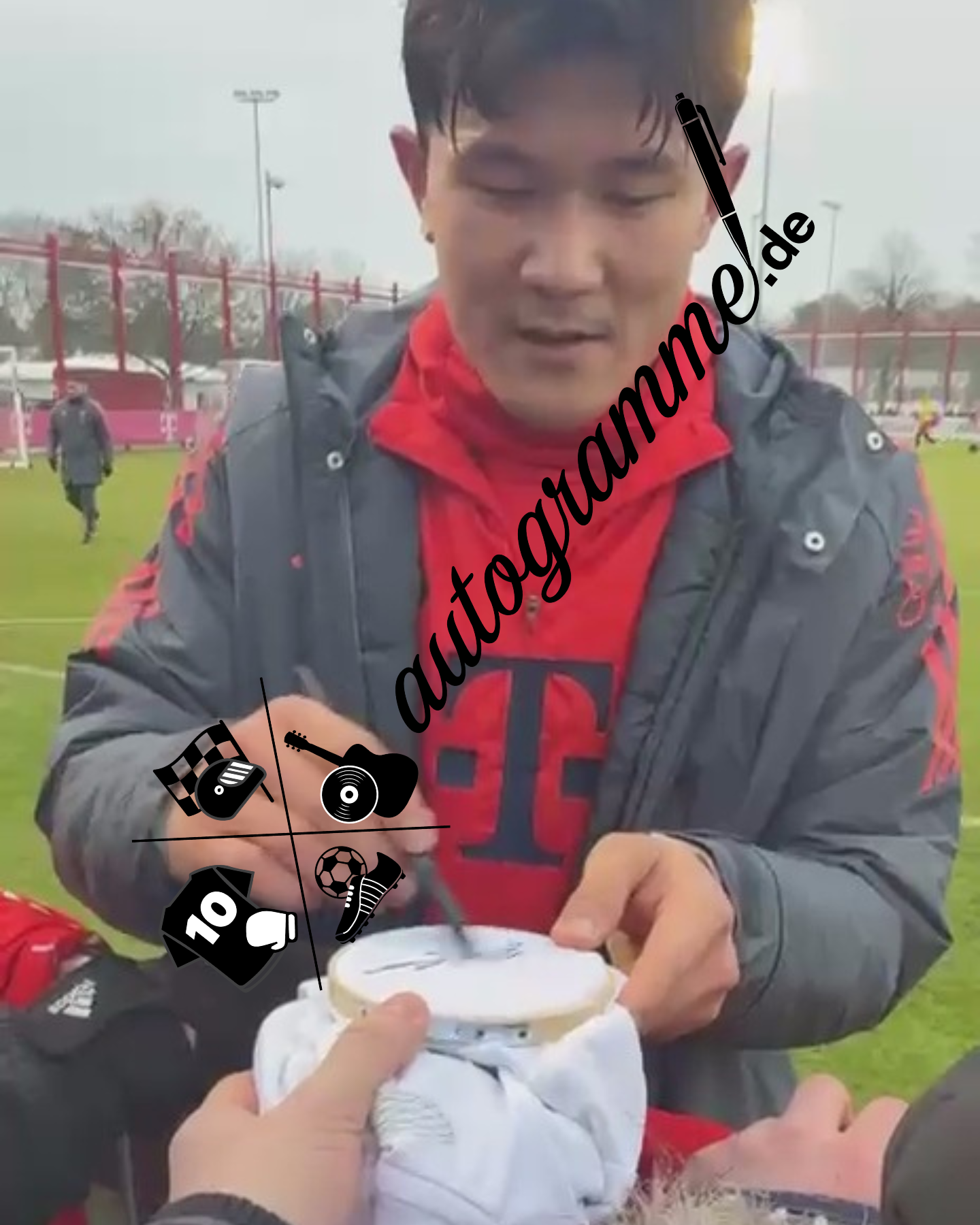 Bayern München Trikot Kim Minjae signiert im Rahmen COA Adidas 152