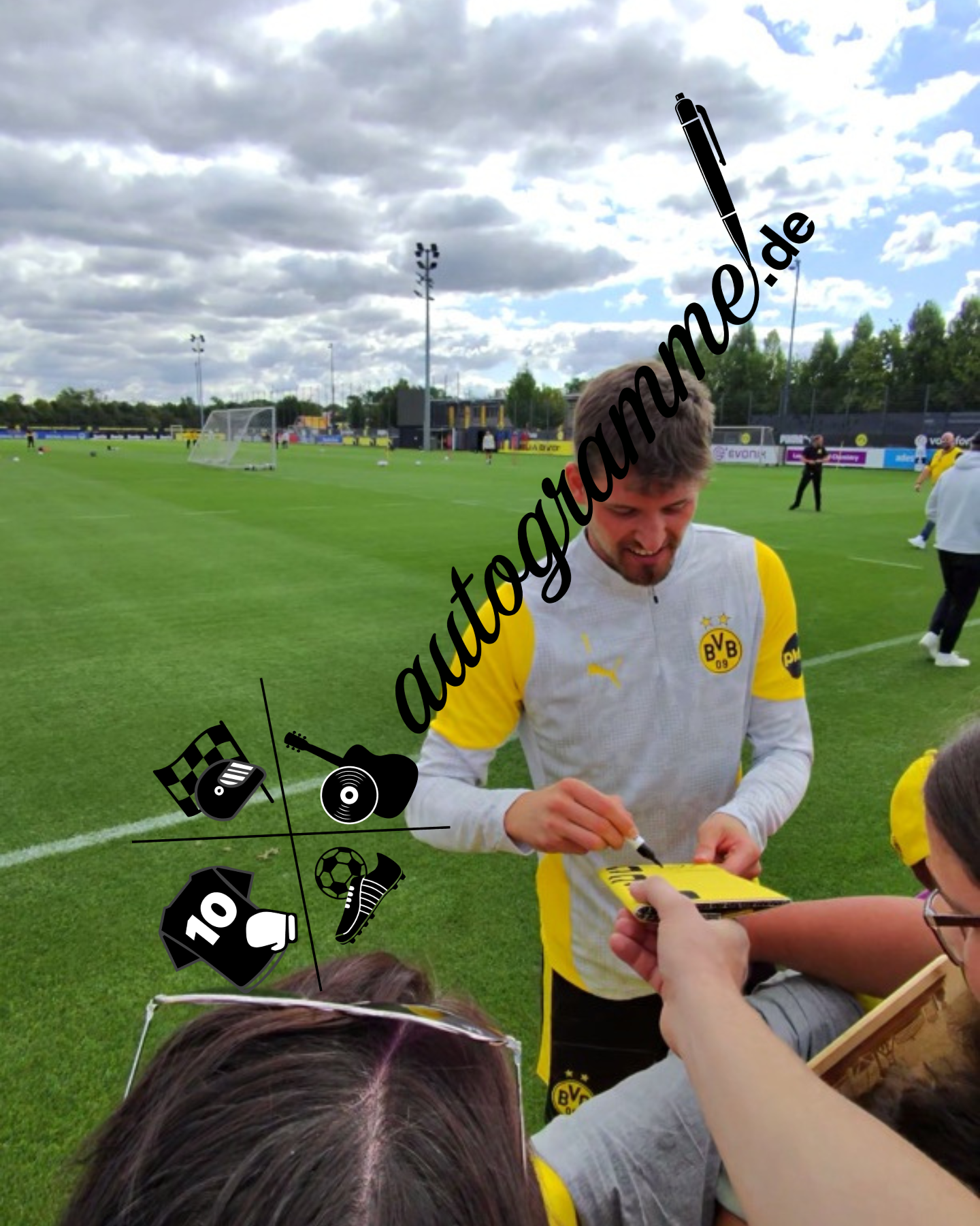 Kapitänsbinde Gregor Kobel signiert im Rahmen Borussia Dortmund Autogramm COA