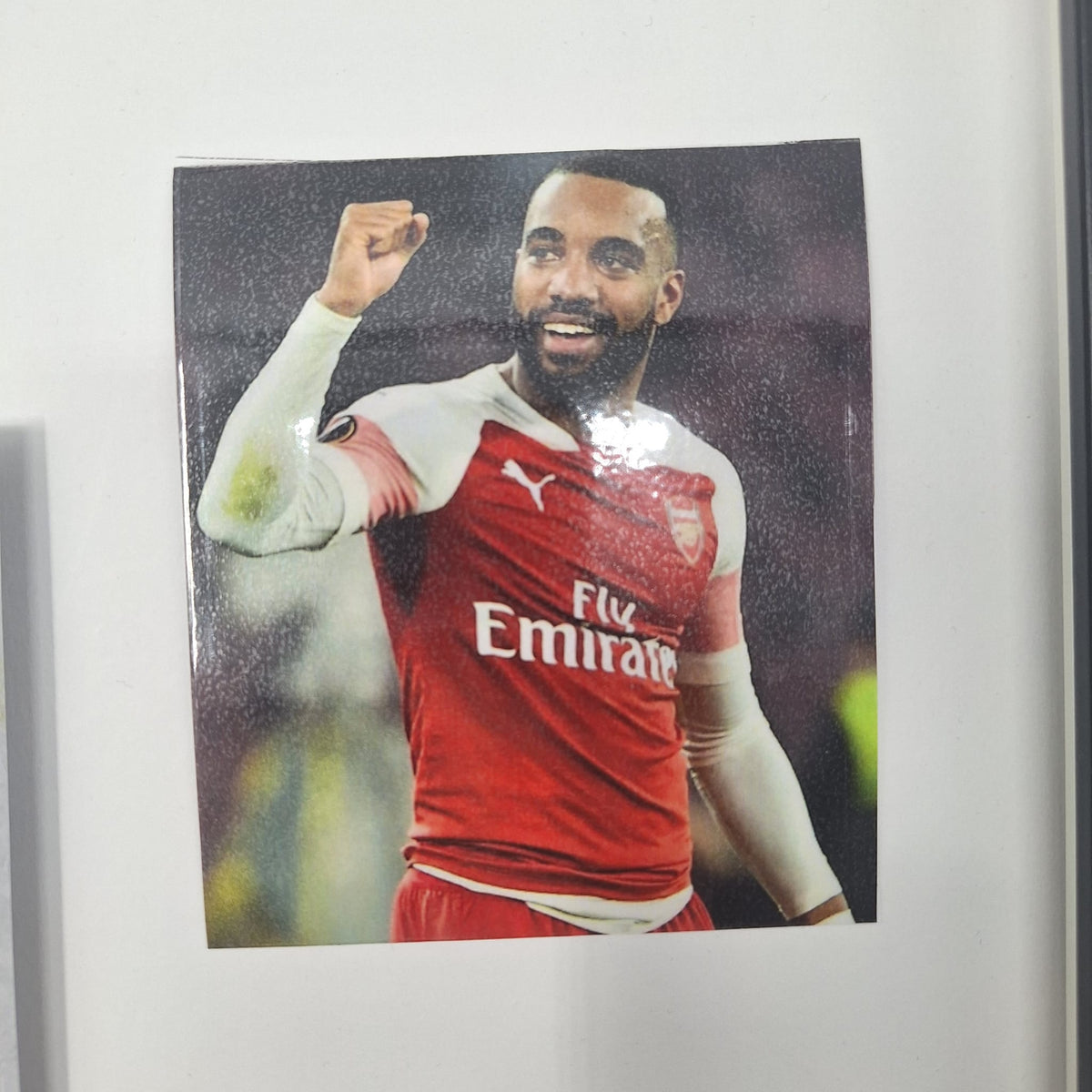 Kapitänsbinde Alexandre Lacazette signiert im Rahmen FC Arsenal Autogramm COA