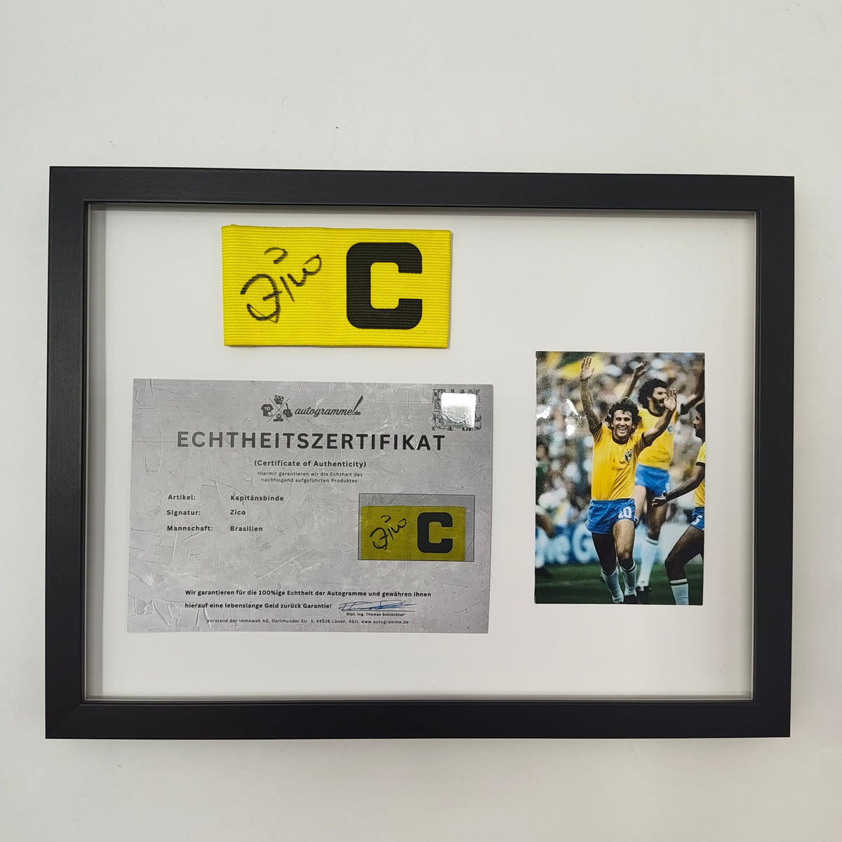 Kapitänsbinde Zico signiert im Rahmen Autogramm Brasilien