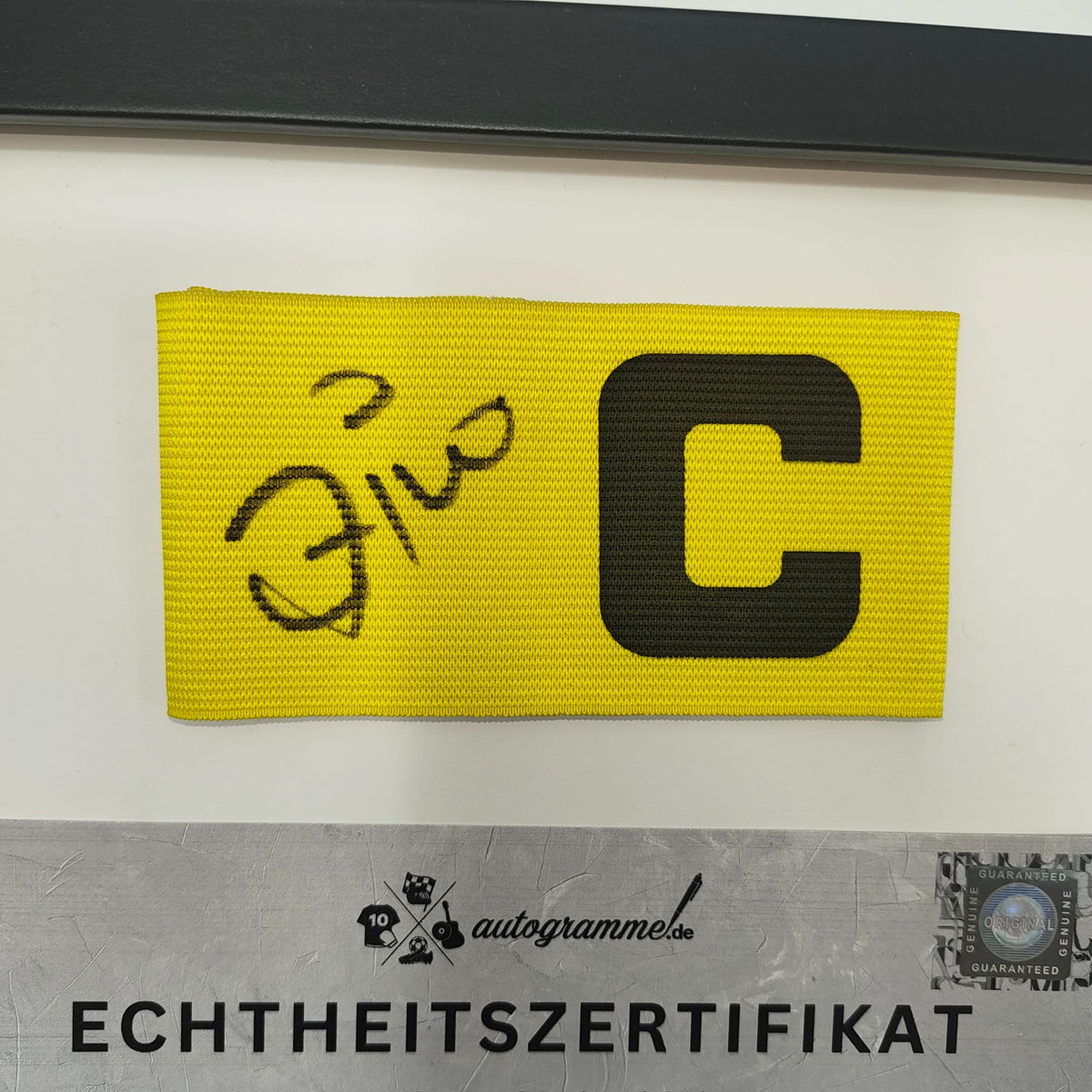 Kapitänsbinde Zico signiert im Rahmen Autogramm Brasilien