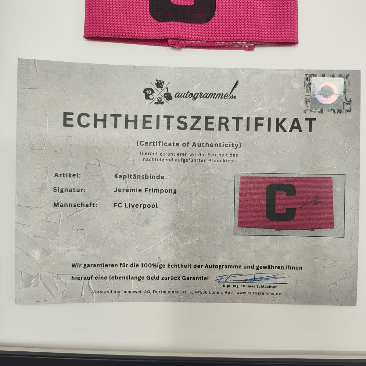 Kapitänsbinde Jeremie Frimpong signiert im Rahmen FC Liverpool Autogramm