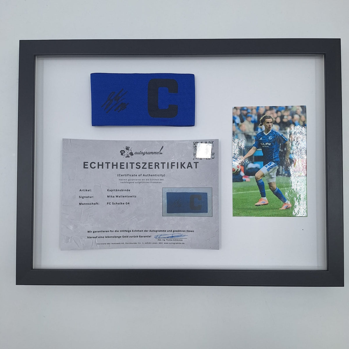 Kapitänsbinde Mika Wallentowitz signiert im Rahmen Schalke 04 COA blau