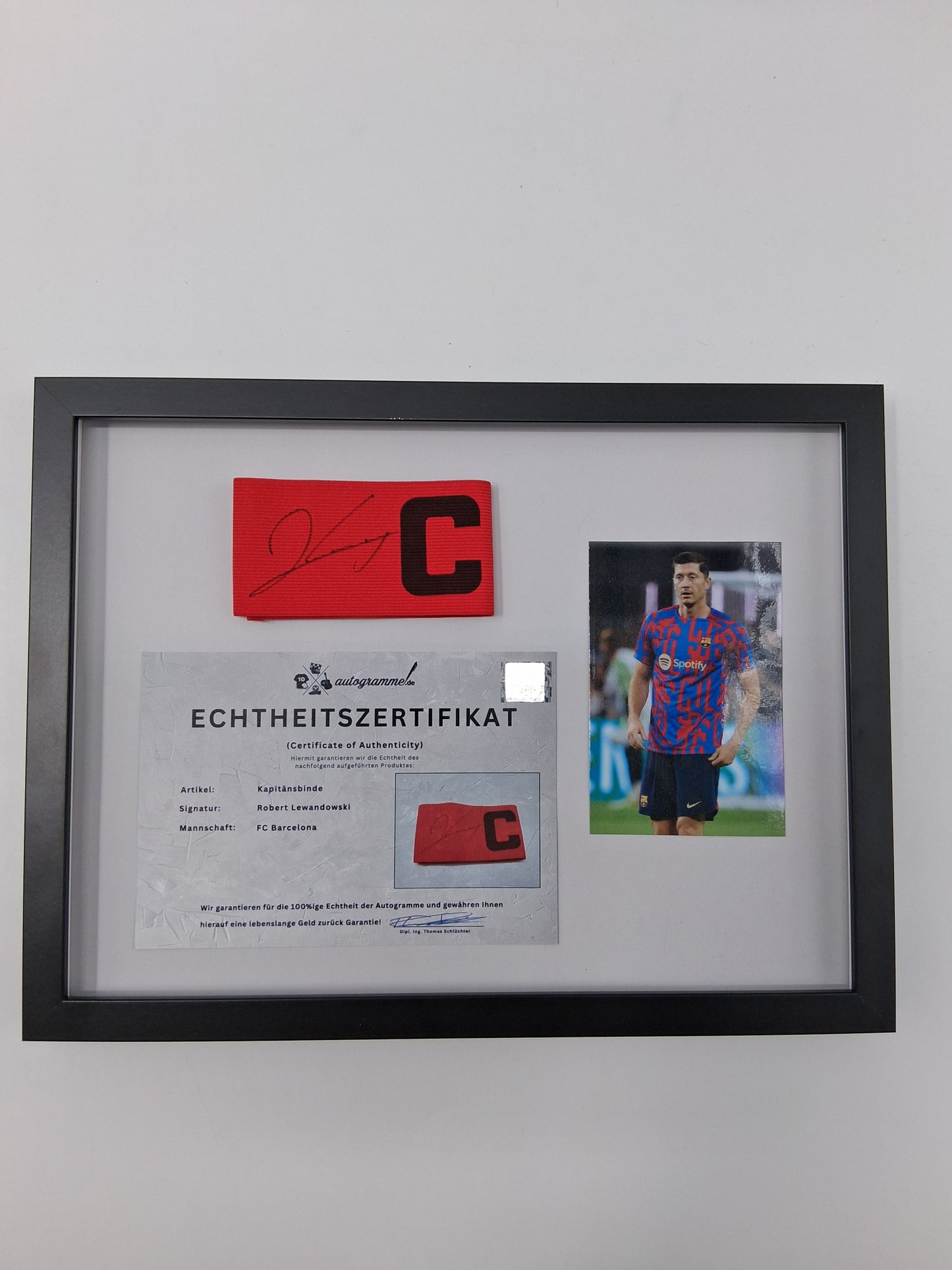 Kapitänsbinde Robert Lewandowski signiert im Rahmen FC Barcelona Fußball Autogramm