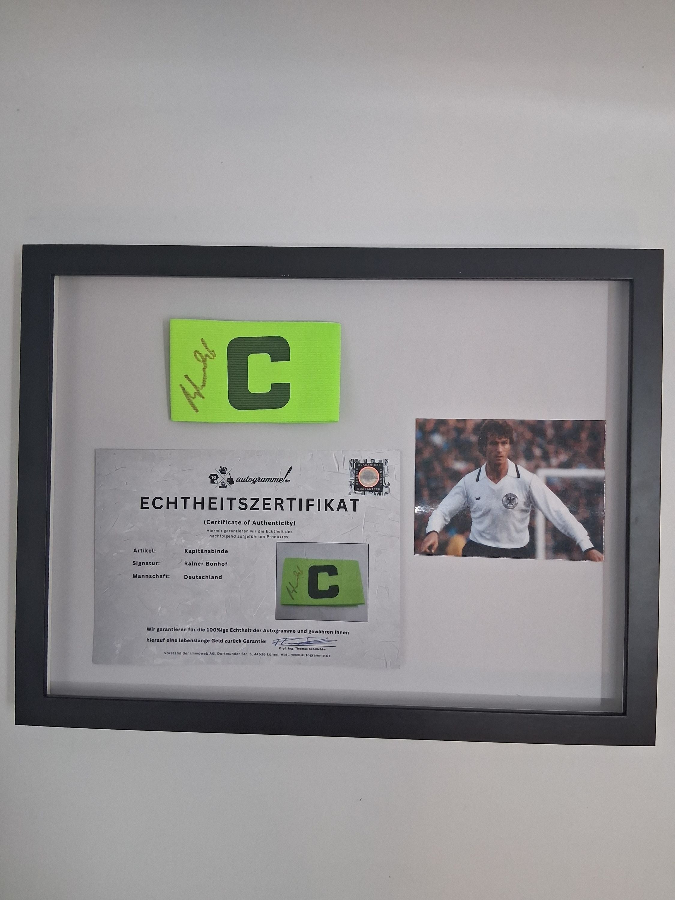 Kapitänsbinde Rainer Bonhof signiert im Rahmen Deutschland DFB