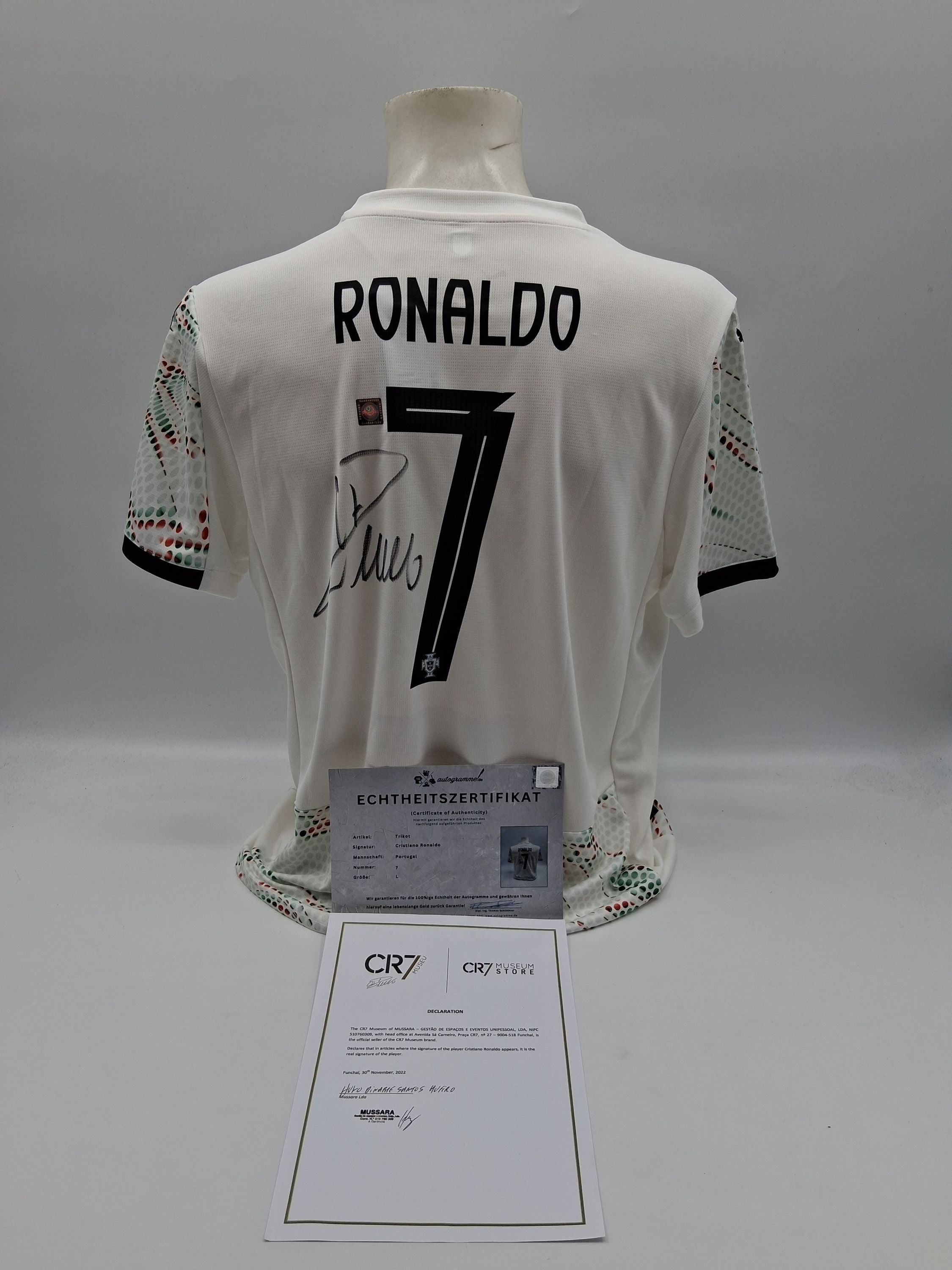 Portugal Trikot Cristiano Ronaldo signiert Autogramm COA Fußball weiß L
