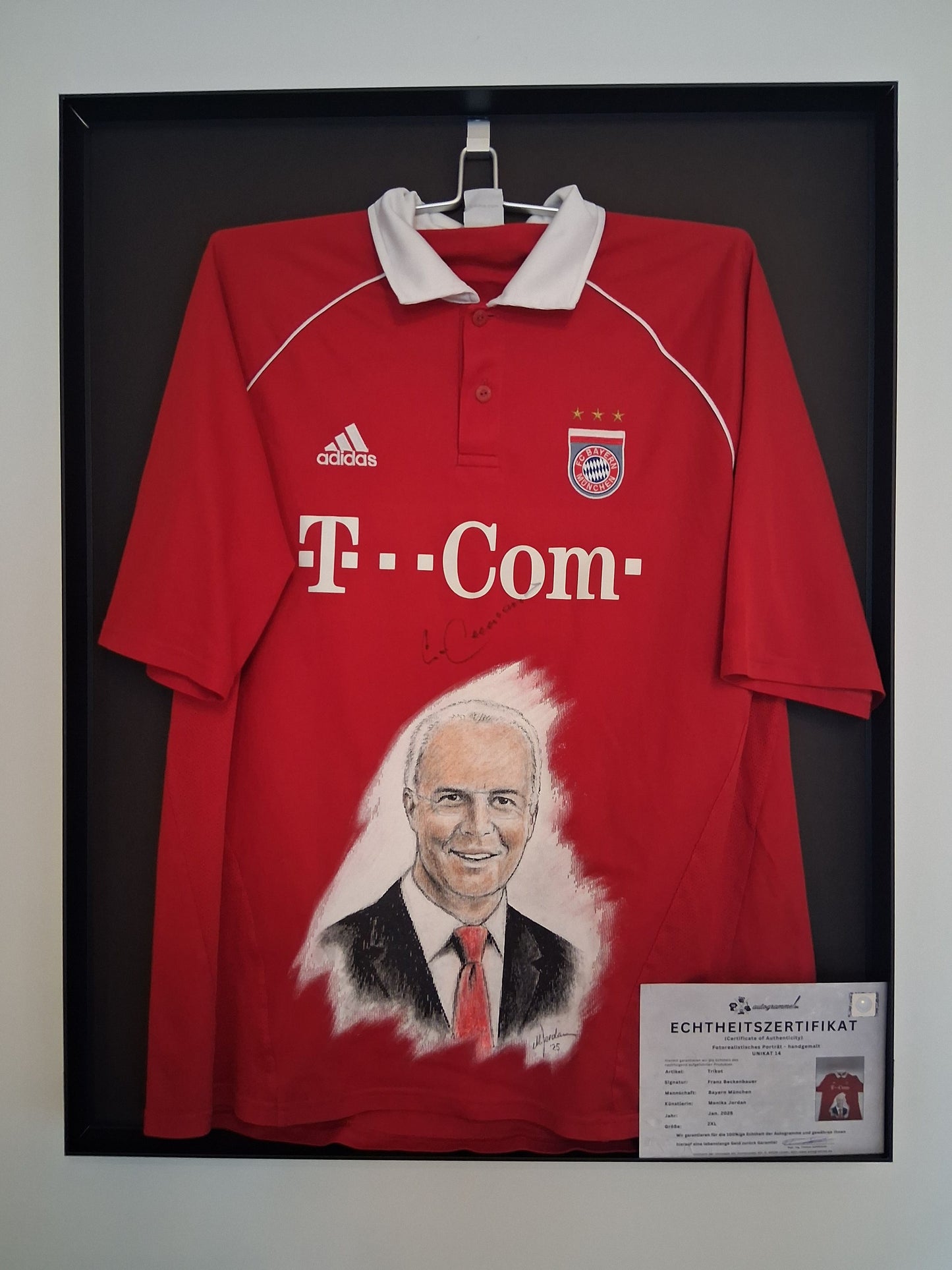 Bayern München Trikot Portrait Franz Beckenbauer handgemalt und signiert im Rahmen 2XL