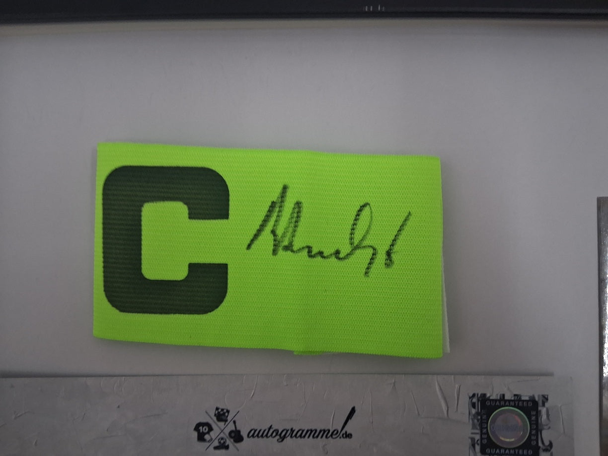 Kapitänsbinde Rainer Bonhoff signiert im Rahmen Borussia Mönchengladbach