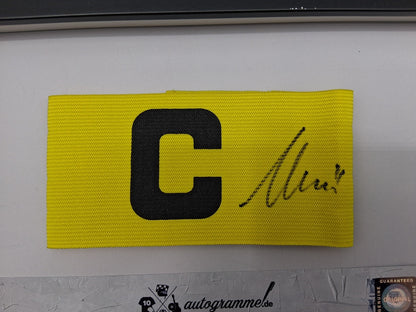 Brazalete de capitán de Marco Reus firmado en un marco con certificado de autenticidad del LA Galaxy.
