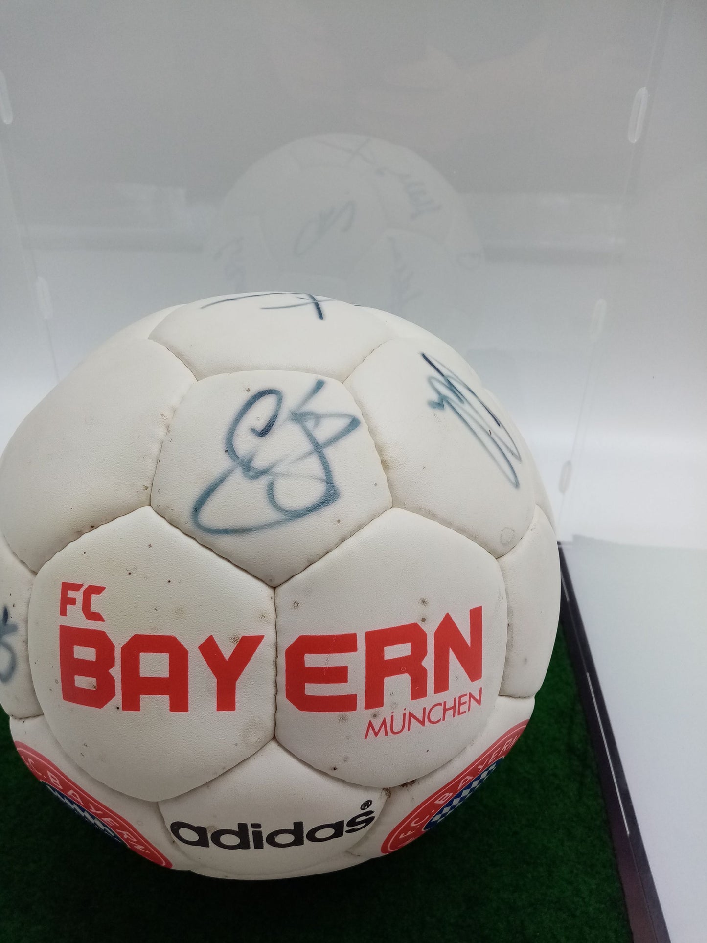 FC Bayern Munich Football Team signed 1996/1997 Autographs Bundesliga FCB