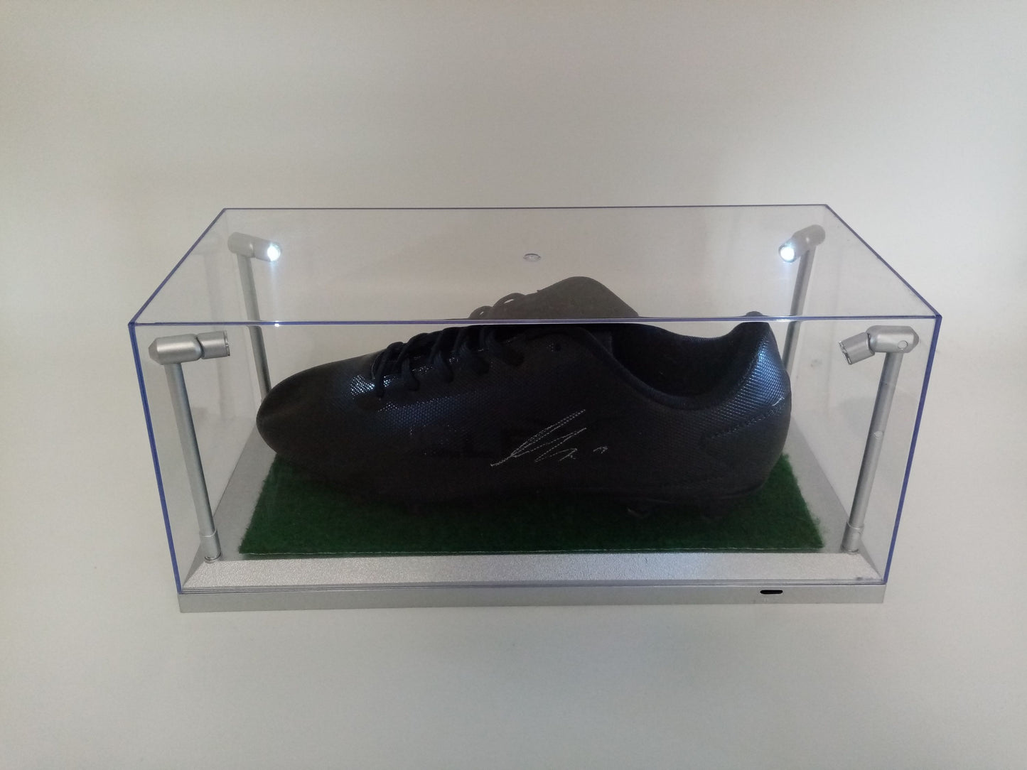 Fußballschuh Marco Reus signiert in Vitrine + Beleuchtung BVB LA Galaxy