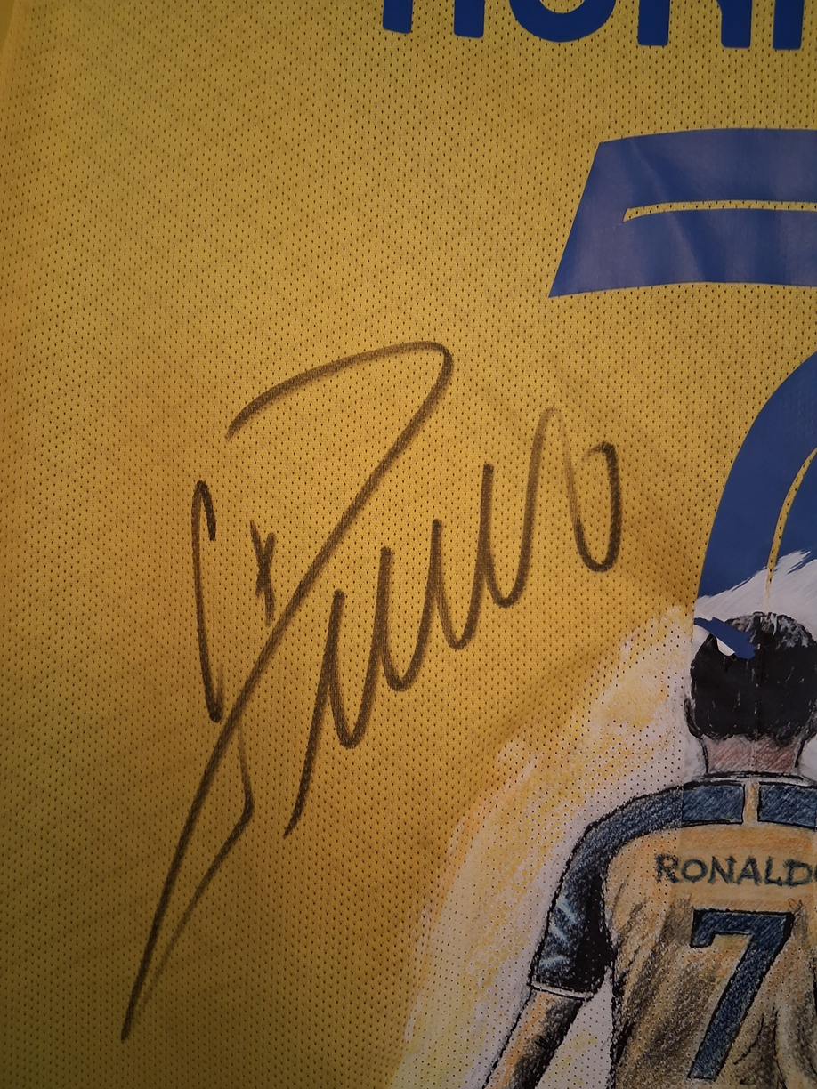 Al Nassr jersey portrait ronaldo hand painted and signed in the framework of XXL