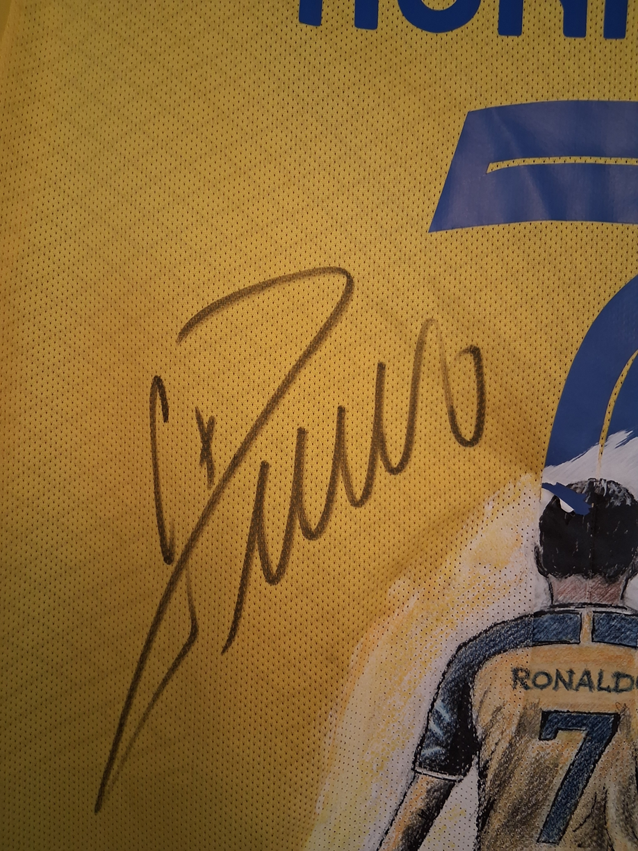 Al Nassr Trikot Portrait Ronaldo handgemalt und signiert im Rahmen XXL