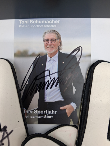 Torwarthandschuh Toni Schumacher signiert im Rahmen Autogramm Fußball