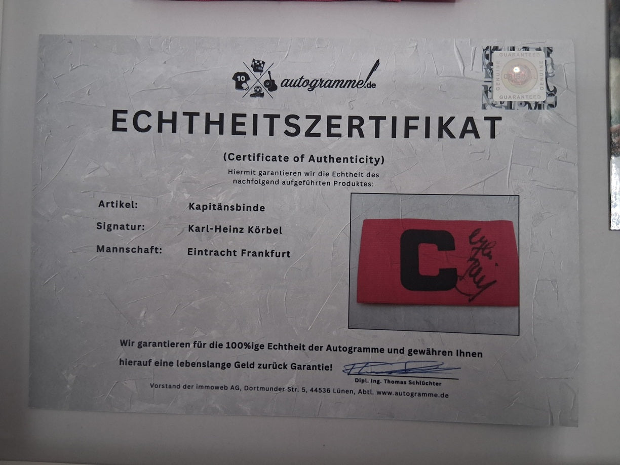Kapitänsbinde Karl-Heinz Körbel signiert im Rahmen Eintracht Frankfurt Autogramm COA