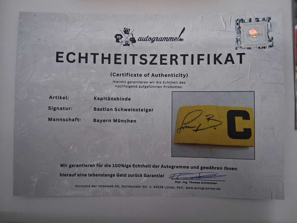 Kapitänsbinde Bastian Schweinsteiger signiert im Rahmen Bayern München Autogramm