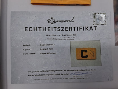 Kapitänsbinde Lennart Karl signiert im Rahmen Bayern München COA Autogramm