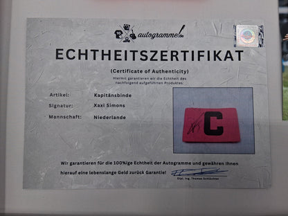 Kapitänsbinde Xavi Simons signiert im Rahmen Niederlande Autogramm