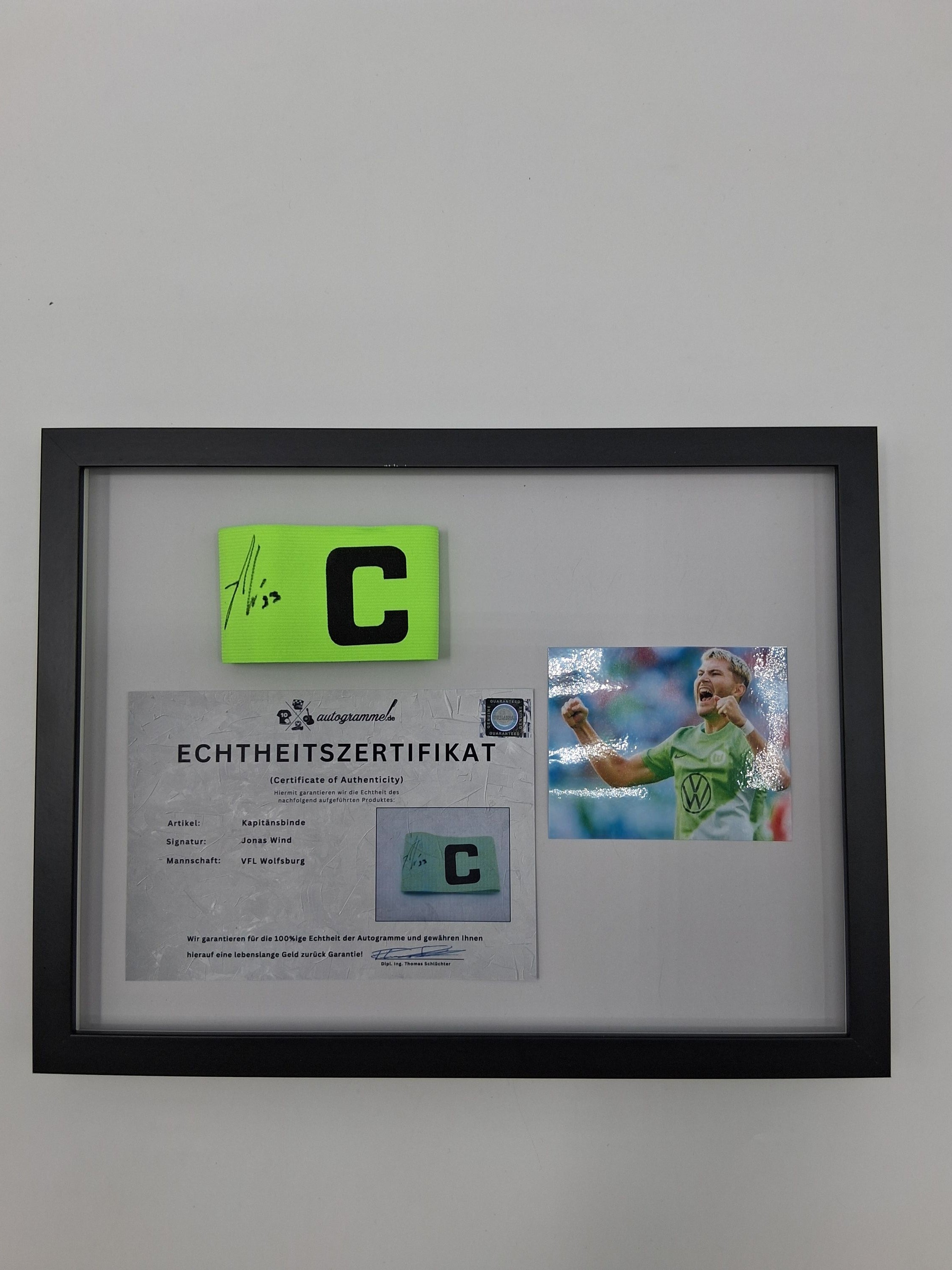 Kapitänsbinde Patrick Wimmer signiert im Rahmen Wolfsburg Autogramm COA