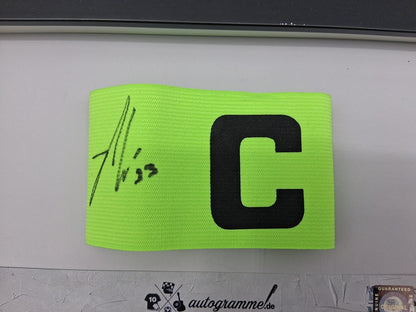 Kapitänsbinde Patrick Wimmer signiert im Rahmen Wolfsburg Autogramm COA