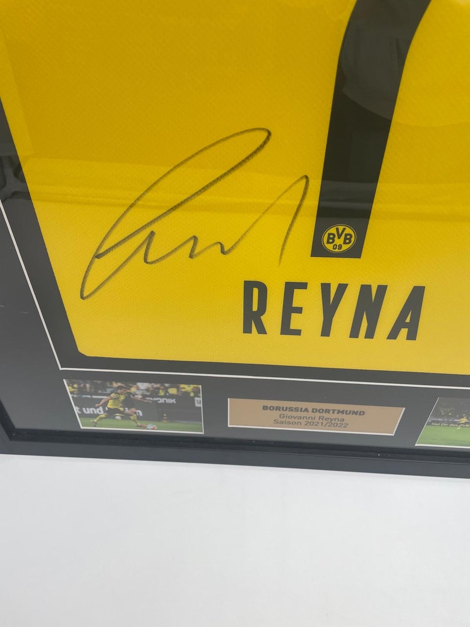 Borussia Dortmund jersey Giovanni Reyna signed in frame Puma COA BVB