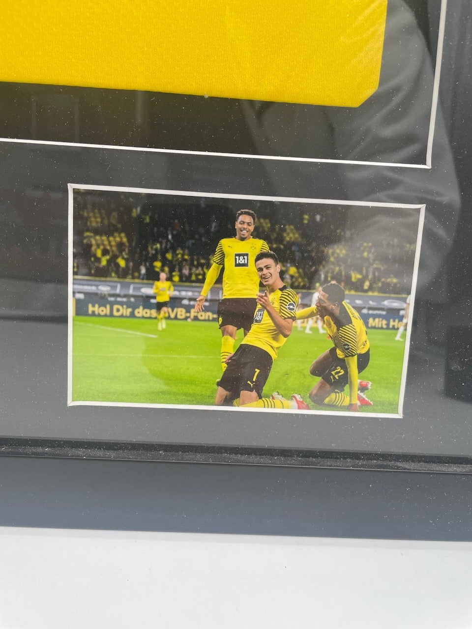 Borussia Dortmund jersey Giovanni Reyna signed in frame Puma COA BVB