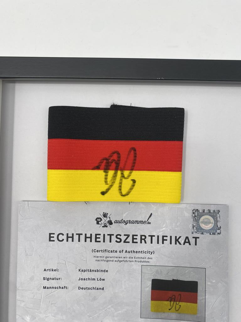 Kapitänsbinde Joachim Löw signiert im Rahmen Deutschland Autogramm COA Fußball