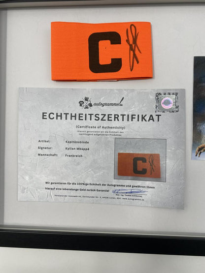 Kapitänsbinde Kylian Mbappé signiert im Rahmen Frankreich COA Autogramm