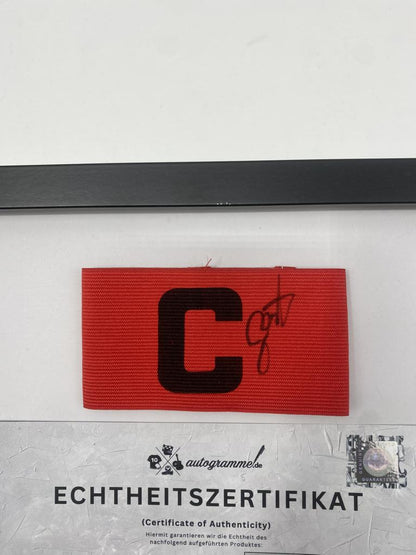 Kapitänsbinde Benjamin Šeško signiert im Rahmen RB Leipzig Autogramm Fußball COA