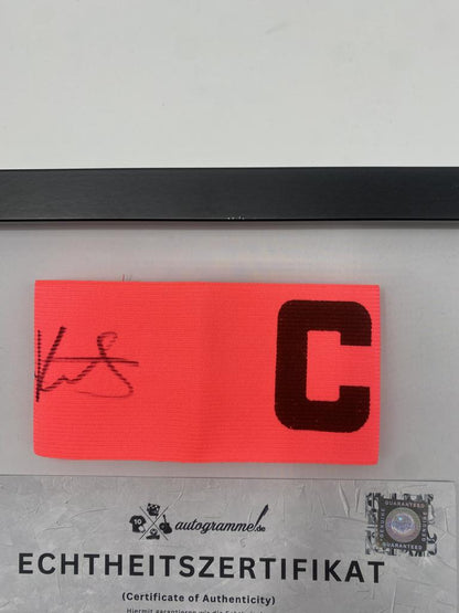 Kapitänsbinde Frans Krätzig signiert im Rahmen VFB Stuttgart Fußball Autogramm