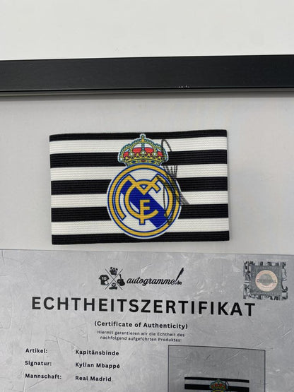 Kapitänsbinde Kylian Mbappe signiert im Rahmen Real Madrid COA Autogramm