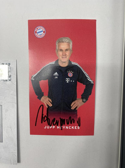 Kapitänsbinde Jupp Heynckes signiert im Rahmen Bayern München Autogramm Fußball