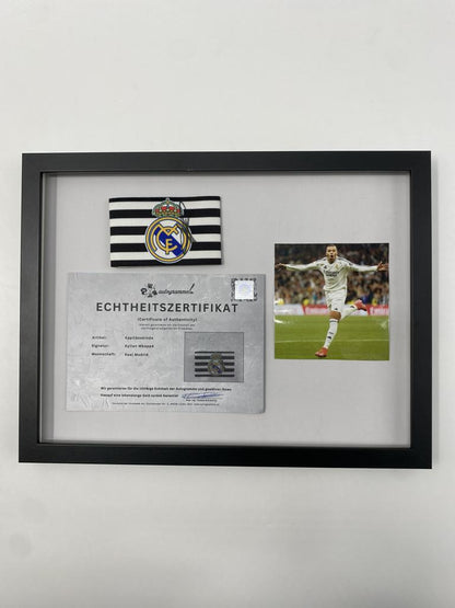 Kapitänsbinde Kylian Mbappe signiert im Rahmen Real Madrid COA Autogramm