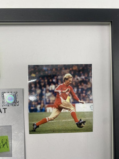 Brazalete de capitán firmado por Karl-Heinz Rummenigge enmarcado, autógrafo del Bayern de Múnich