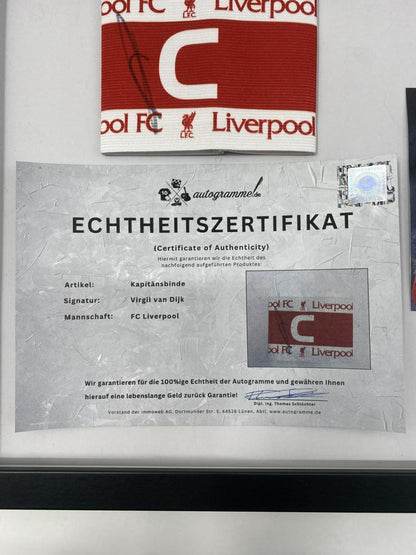 Kapitänsbinde Virgil van Dijk signiert im Rahmen FC Liverpool Autogramm