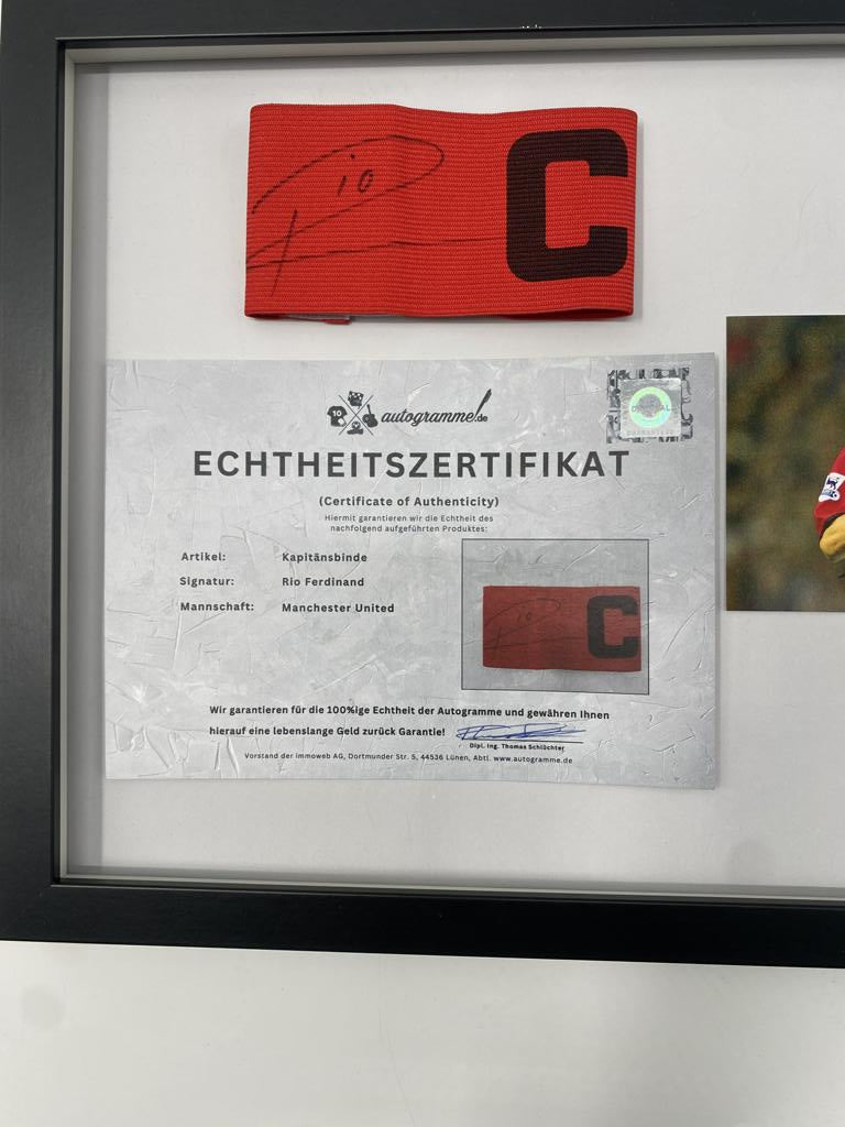 Kapitänsbinde Rio Ferdinand signiert im Rahmen Manchester United COA Fußball