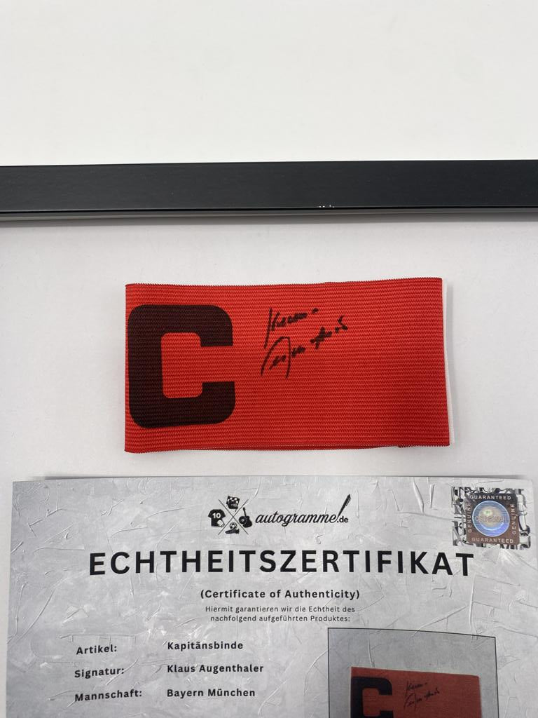 Kapitänsbinde Klaus Augenthaler signiert im Rahmen Bayern München Fußball Autogramm