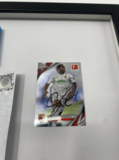 Kapitänsbinde Samuel Essende signiert im Rahmen FC Augsburg Fußball Autogramm