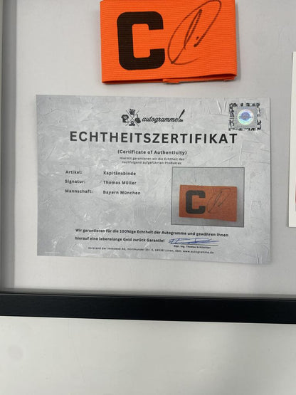 Kapitänsbinde Thomas Müller signiert im Rahmen Bayern München Autogramm COA