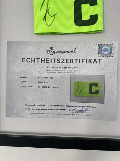 Kapitänsbinde Emre Can signiert im Rahmen Borussia Dortmund COA