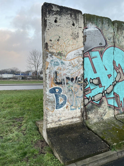 El Bocho bemalte Berliner Mauer - Echtes Mauerelement -segment
